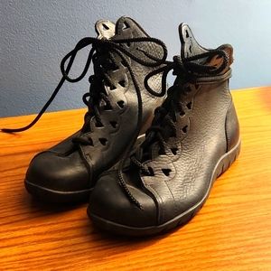 Son of Sandlar Queen of Hearts black leather ankle boot size 8